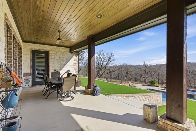 208 Shady Oaks Drive, Runaway Bay, TX 76426