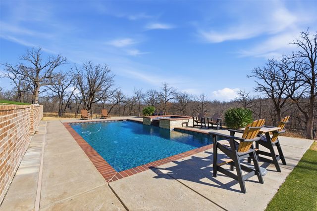 208 Shady Oaks Drive, Runaway Bay, TX 76426