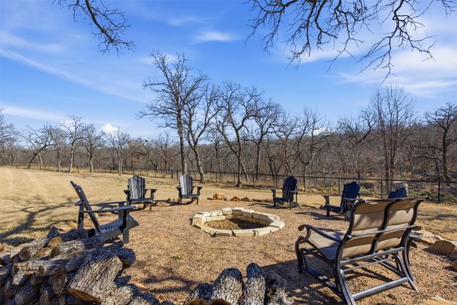 208 Shady Oaks Drive, Runaway Bay, TX 76426