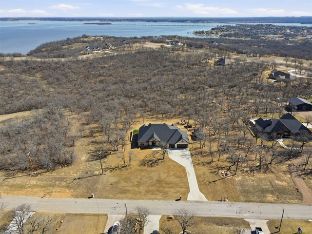 208 Shady Oaks Drive, Runaway Bay, TX 76426