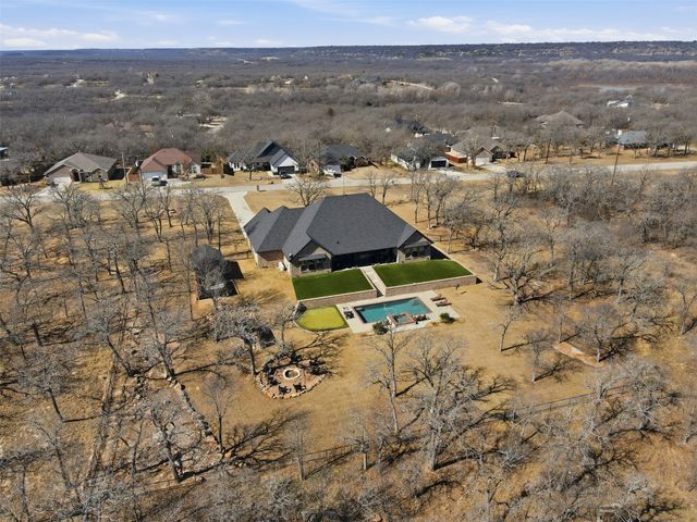 208 Shady Oaks Drive, Runaway Bay, TX 76426