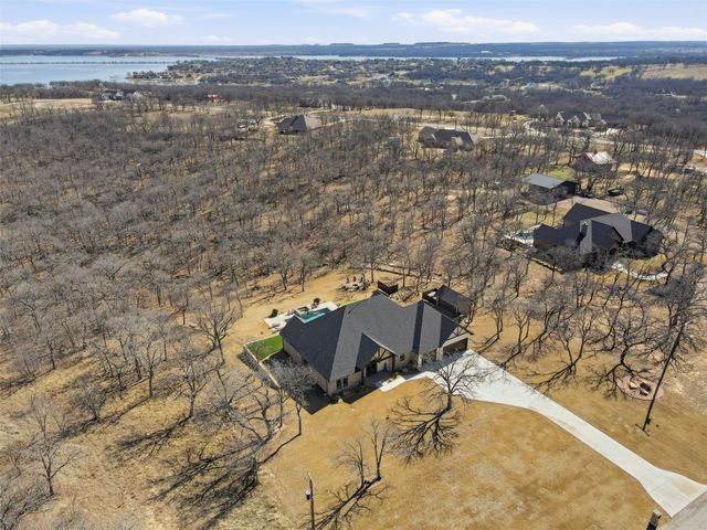 208 Shady Oaks Drive, Runaway Bay, TX 76426