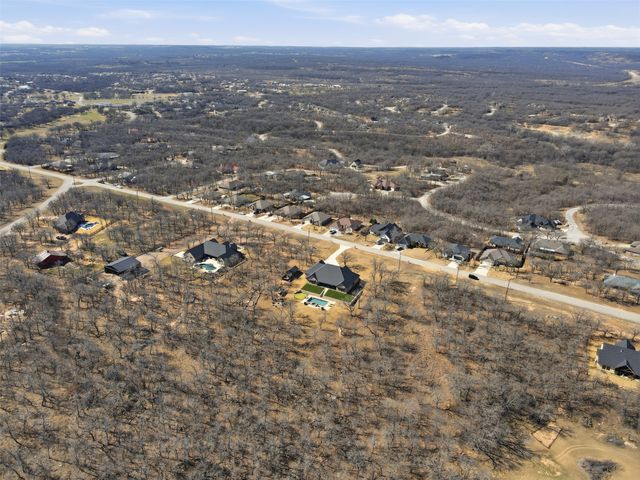 208 Shady Oaks Drive, Runaway Bay, TX 76426