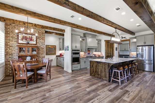 208 Shady Oaks Drive, Runaway Bay, TX 76426