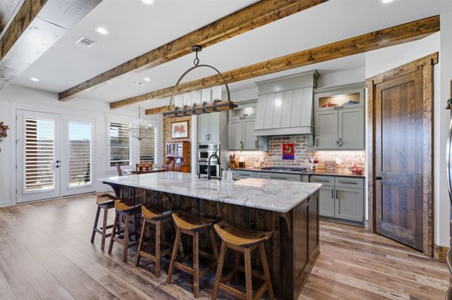 208 Shady Oaks Drive, Runaway Bay, TX 76426