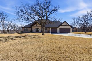 208 Shady Oaks Drive, Runaway Bay, TX 76426