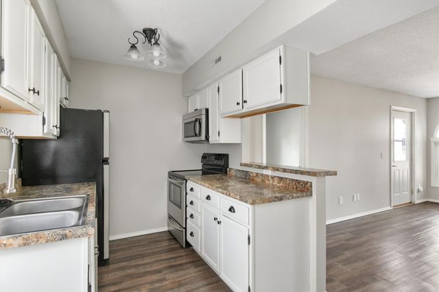 5220 Boulder Drive 8, West Des Moines, IA 50265