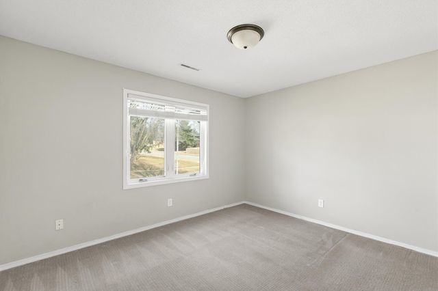 5220 Boulder Drive 8, West Des Moines, IA 50265