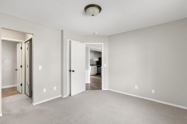 5220 Boulder Drive 8, West Des Moines, IA 50265