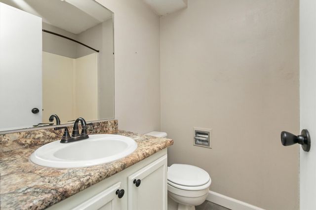 5220 Boulder Drive 8, West Des Moines, IA 50265