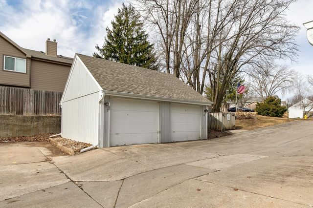 5220 Boulder Drive 8, West Des Moines, IA 50265