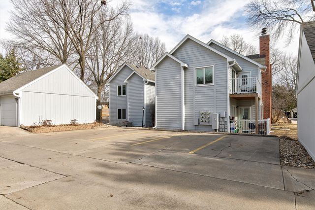 5220 Boulder Drive 8, West Des Moines, IA 50265