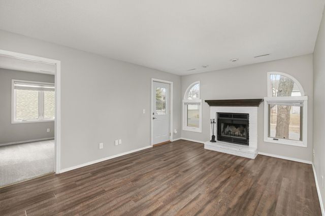 5220 Boulder Drive 8, West Des Moines, IA 50265