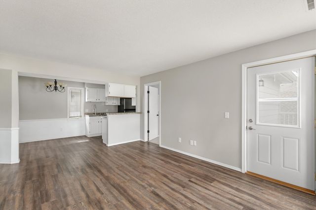 5220 Boulder Drive 8, West Des Moines, IA 50265