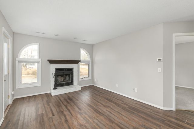 5220 Boulder Drive 8, West Des Moines, IA 50265