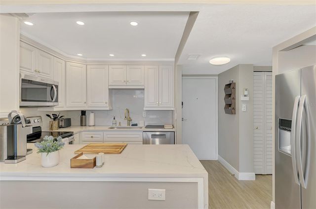 5855 MIDNIGHT PASS ROAD 333, Sarasota, FL 34242