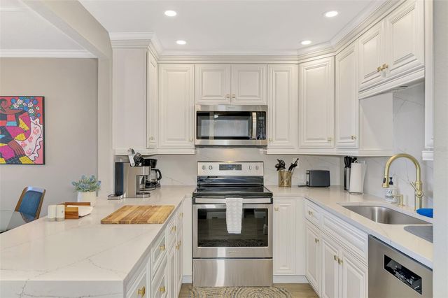 5855 MIDNIGHT PASS ROAD 333, Sarasota, FL 34242