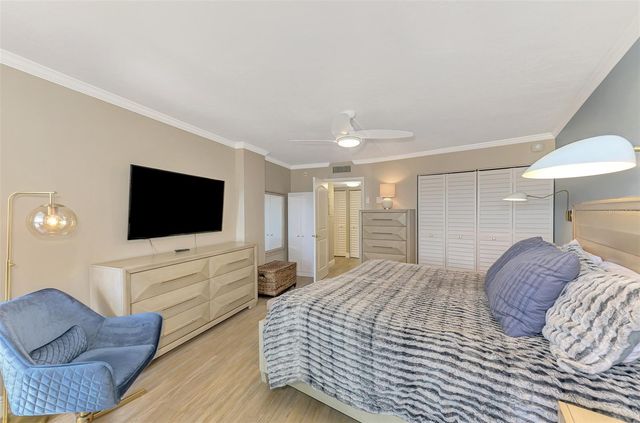 5855 MIDNIGHT PASS ROAD 333, Sarasota, FL 34242