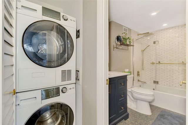 5855 MIDNIGHT PASS ROAD 333, Sarasota, FL 34242