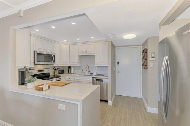 5855 MIDNIGHT PASS ROAD 333, Sarasota, FL 34242