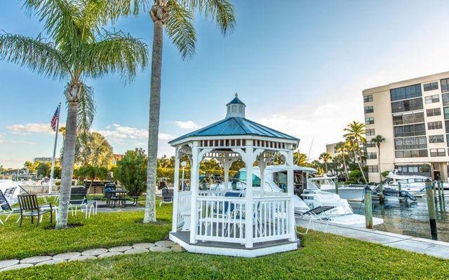 5855 MIDNIGHT PASS ROAD 333, Sarasota, FL 34242