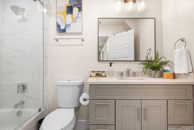 1021 S Hackberry St Unit 202, San Antonio, TX 78210