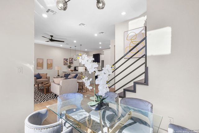 1021 S Hackberry St Unit 202, San Antonio, TX 78210