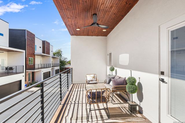 1021 S Hackberry St Unit 202, San Antonio, TX 78210