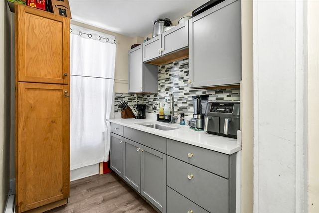 11 10th Ave, Haverhill, MA 01830