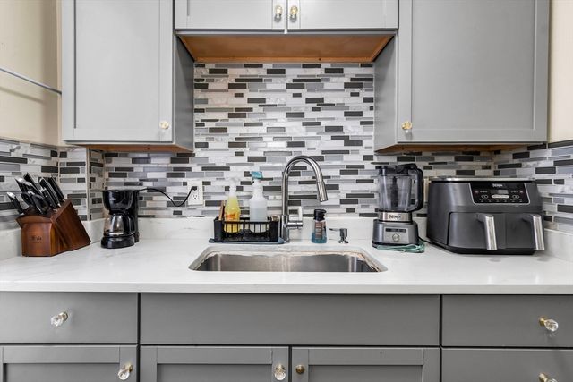 11 10th Ave, Haverhill, MA 01830