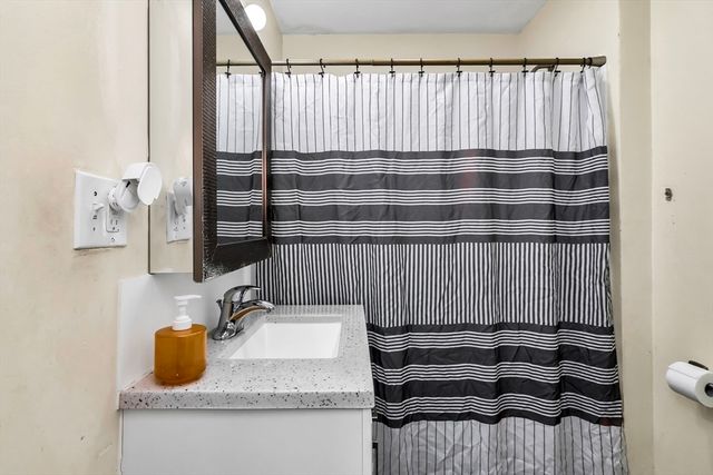 11 10th Ave, Haverhill, MA 01830