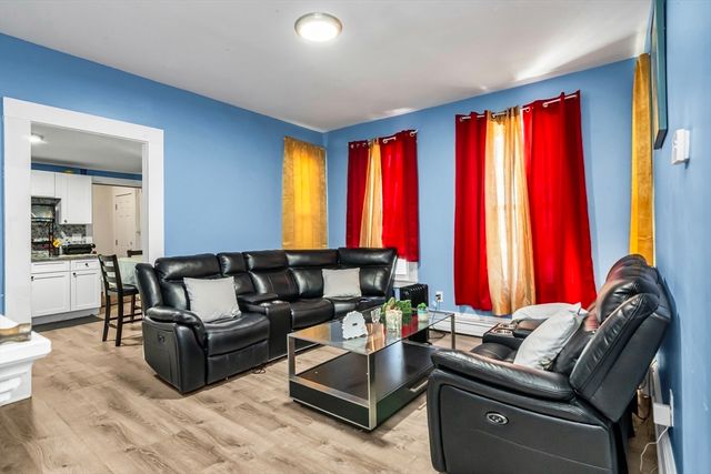 11 10th Ave, Haverhill, MA 01830