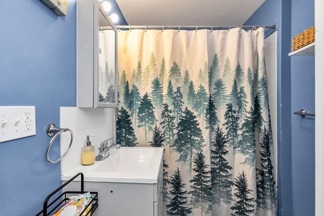 11 10th Ave, Haverhill, MA 01830