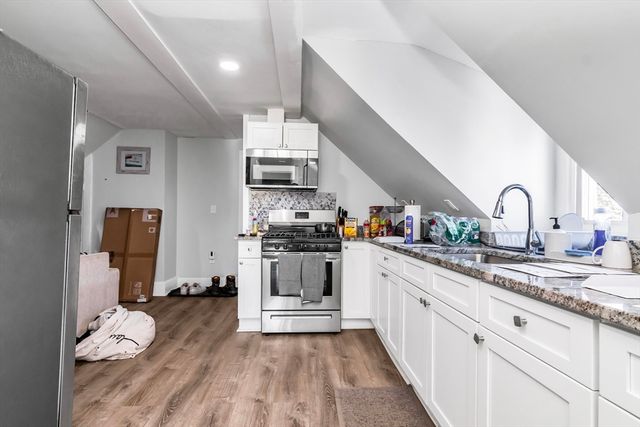 11 10th Ave, Haverhill, MA 01830