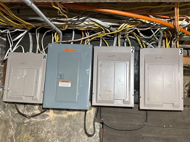 11 10th Ave, Haverhill, MA 01830