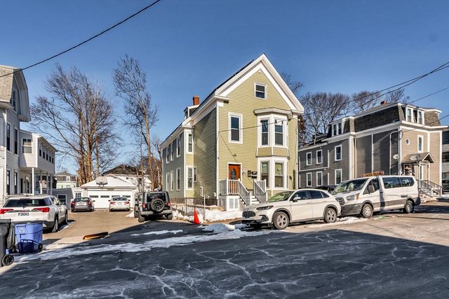 11 10th Ave, Haverhill, MA 01830