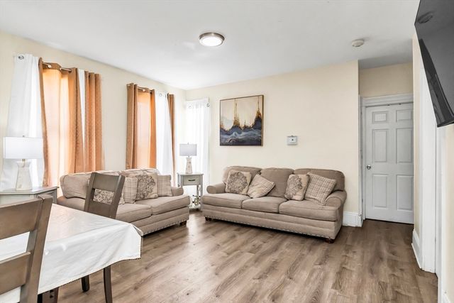 11 10th Ave, Haverhill, MA 01830