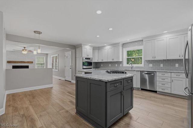 911 Moody Ridge Road, Belpre, OH 45714