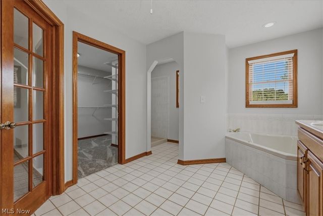 911 Moody Ridge Road, Belpre, OH 45714