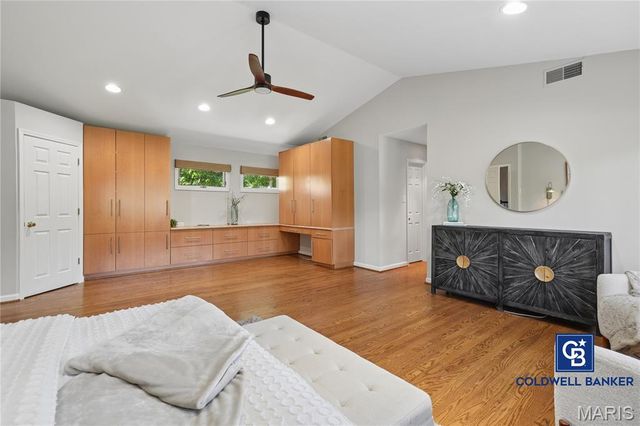 2 Almont, Ladue, MO 63124