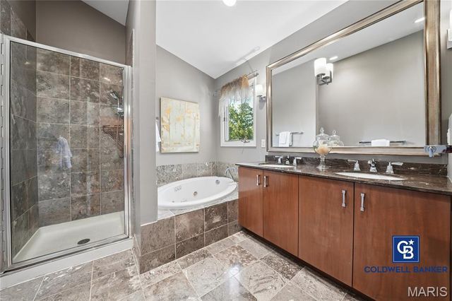 2 Almont, Ladue, MO 63124