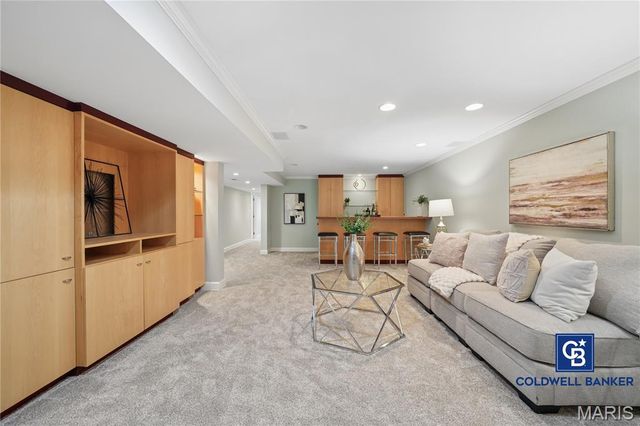 2 Almont, Ladue, MO 63124