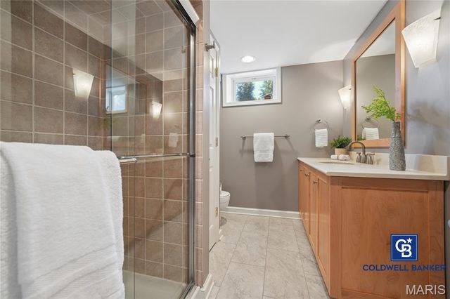 2 Almont, Ladue, MO 63124