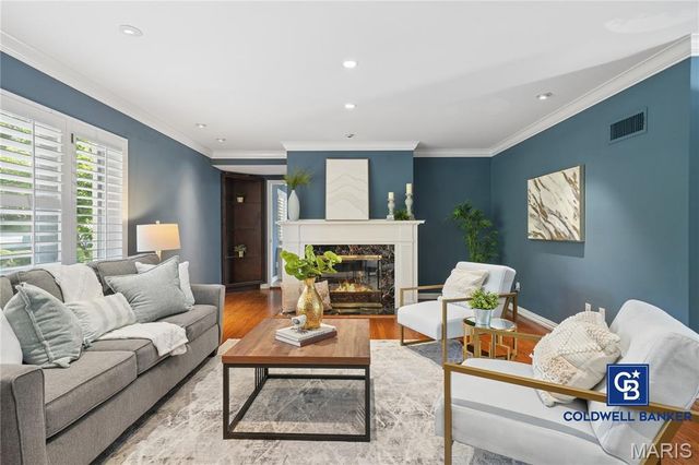2 Almont, Ladue, MO 63124