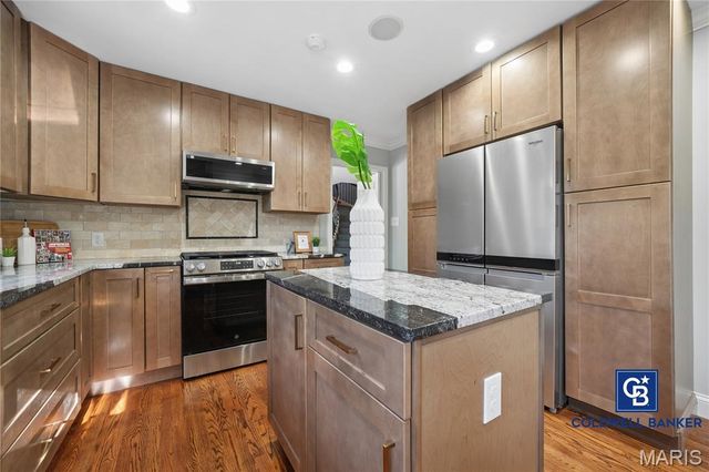 2 Almont, Ladue, MO 63124