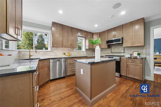 2 Almont, Ladue, MO 63124