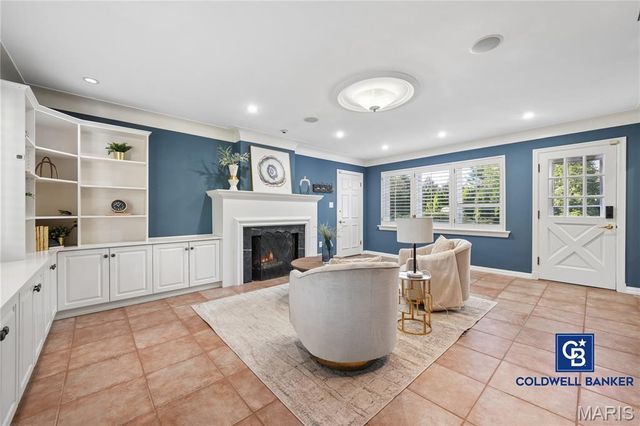 2 Almont, Ladue, MO 63124