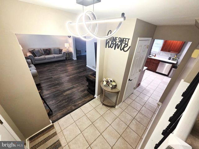 222 BARBERRY DR, Wilmington, DE 19808