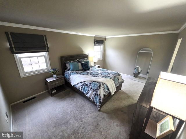 222 BARBERRY DR, Wilmington, DE 19808