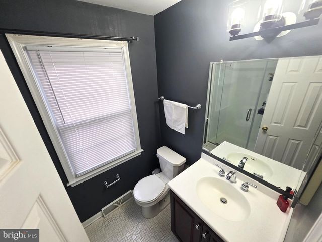 222 BARBERRY DR, Wilmington, DE 19808